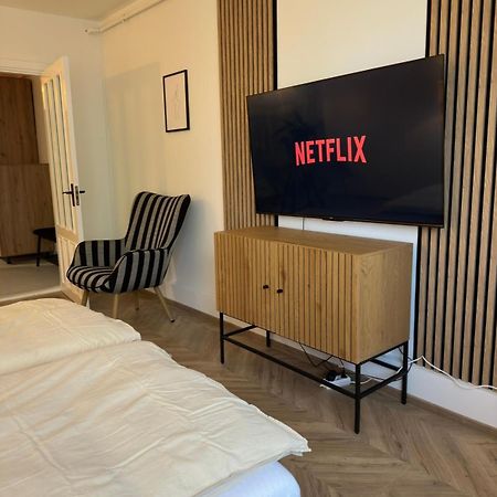 One Room Apartment- Self Check-In 24H Решіца Екстер'єр фото