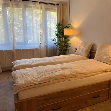 One Room Apartment- Self Check-In 24H Решіца Екстер'єр фото