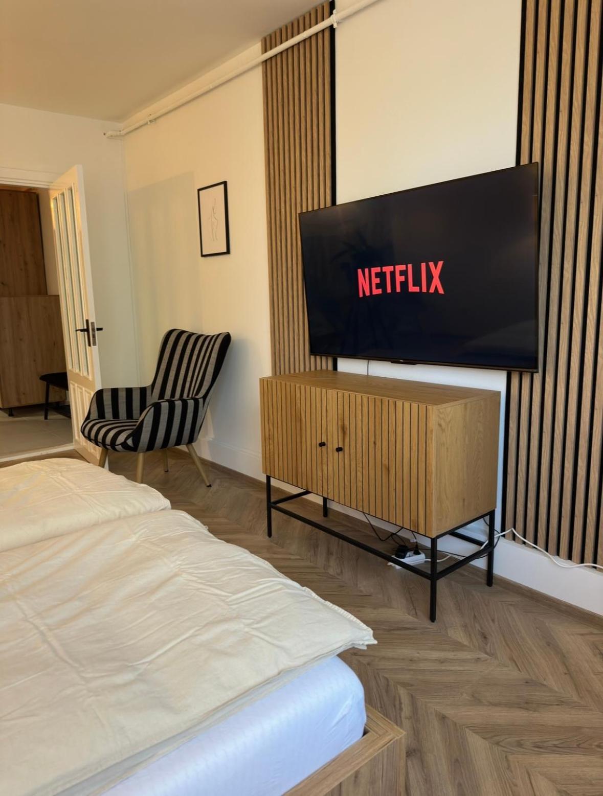 One Room Apartment- Self Check-In 24H Решіца Екстер'єр фото