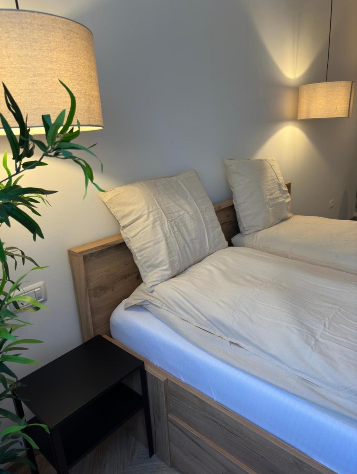 One Room Apartment- Self Check-In 24H Решіца Екстер'єр фото
