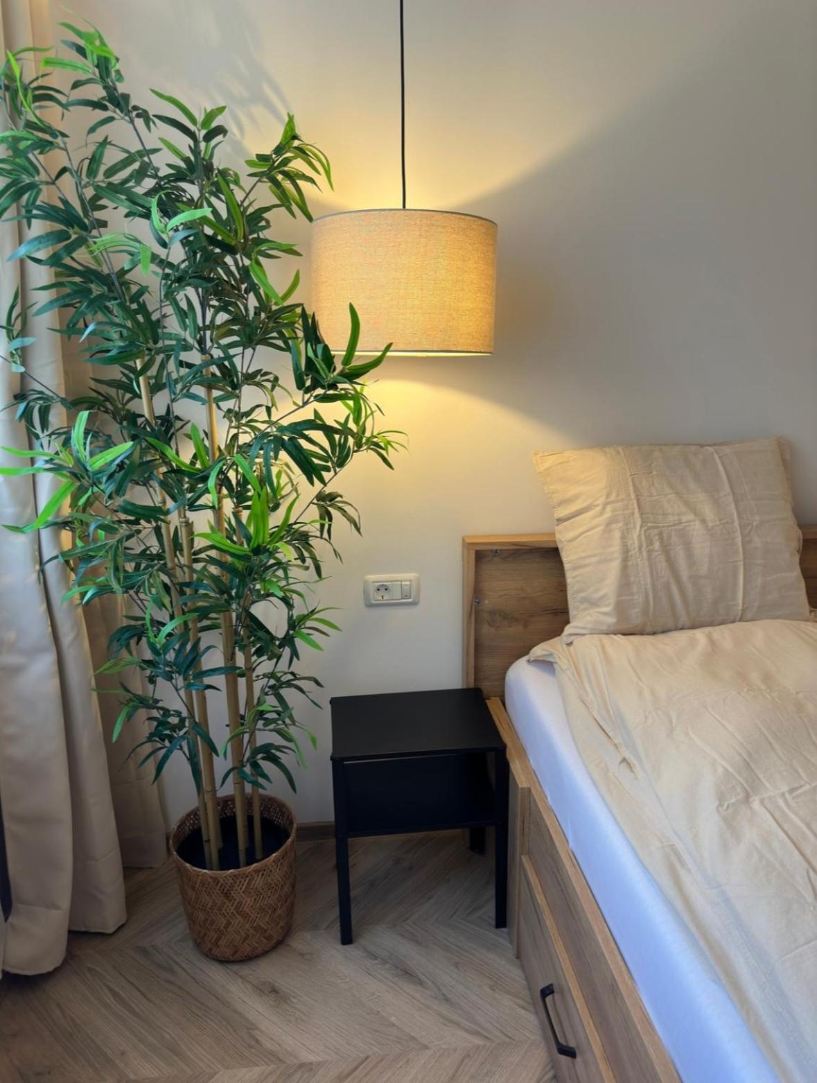 One Room Apartment- Self Check-In 24H Решіца Екстер'єр фото